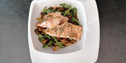 Salmone con funghi e lenticchie - Eat like an Italian
