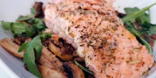 Salmone con funghi e lenticchie - Eat like an Italian
