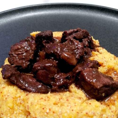 Polenta, stufato al Barbera e funghi