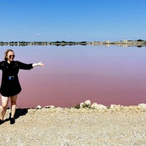 Gisella Gallenca alla salina rosa di Aigues-Mortes